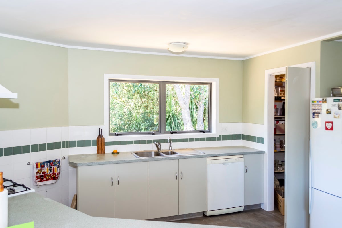 12 Eton Place, Spotswood, New Plymouth - Carousel 2