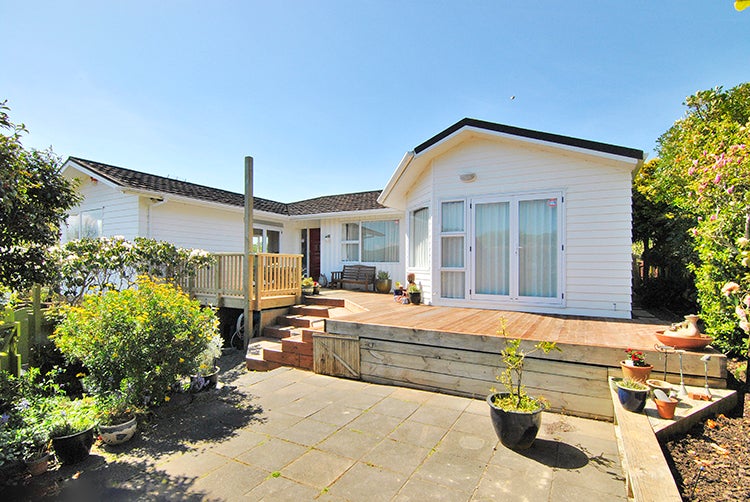 39 Churton Drive, Churton Park, Wellington - Carousel 1