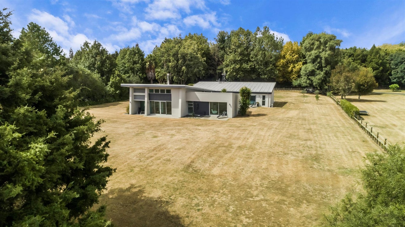 8 Sherwood Downs Drive, Horsham Downs, Hamilton - Carousel 1