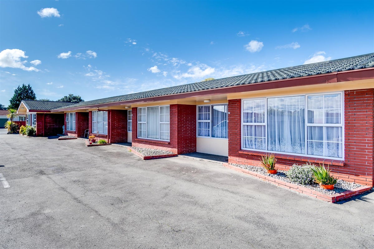 9/376 Kennedy Road, Pirimai, Napier - Carousel 1