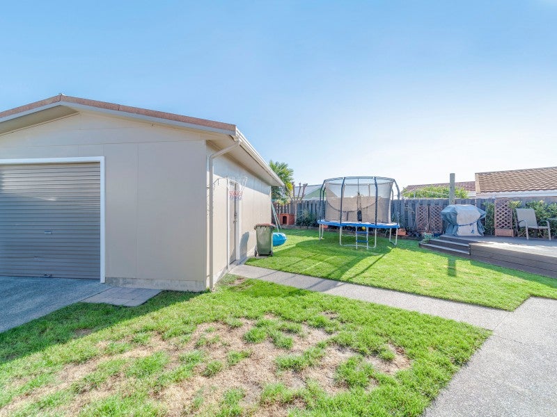 8 Glamorgan Avenue, Tamatea, Napier - Carousel 14