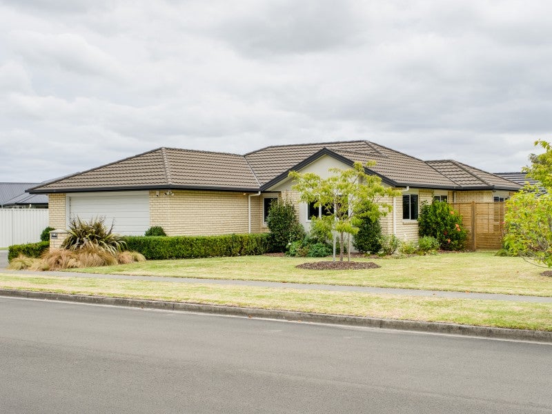 9 Sterling Park, Lytton West, Gisborne - Carousel 1