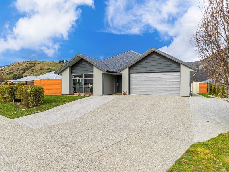 4 Cone Peak Close, Lake Hayes, Queenstown - Carousel 1