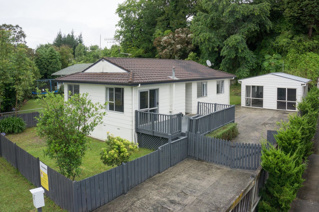 3 Silverdale Road, Silverdale, Hamilton - Carousel 1