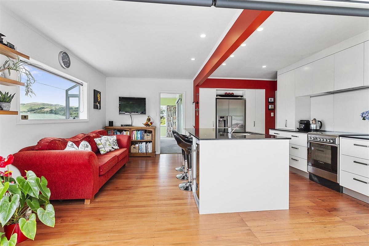 82 Redwood Avenue, Tawa, Wellington - Carousel 33