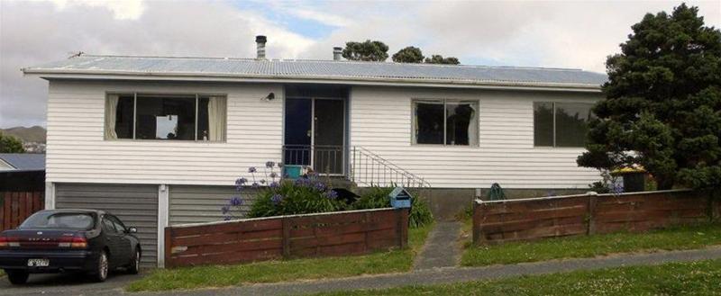 5 Padnell Crescent, Paparangi, Wellington - Carousel 1