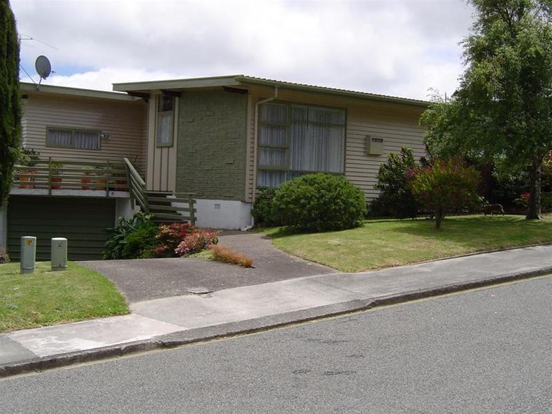 11 Silverbirch Grove, Churton Park, Wellington - Carousel 2