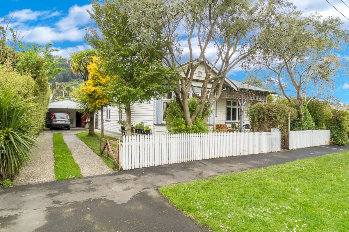 6 Ainslee Place, North East Valley, Dunedin - Carousel 2