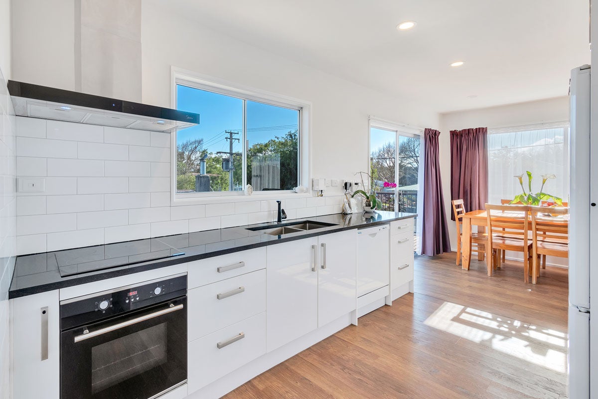 1 Lindis Place, Mangere Bridge, Auckland - Carousel 26