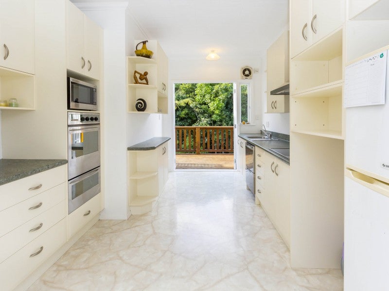 16 Alleyne Court, Brown Owl, Upper Hutt - Carousel 2
