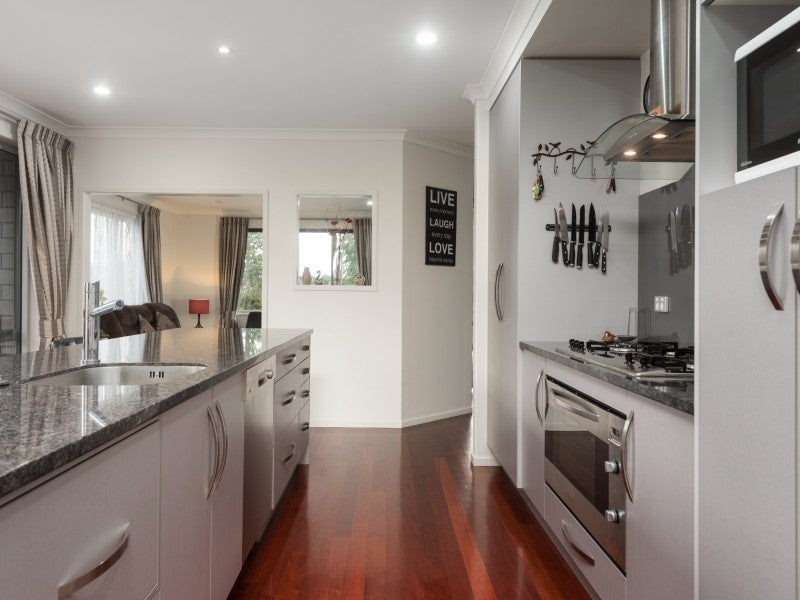 6 Arthur Grove, Bethlehem, Tauranga - Carousel 2