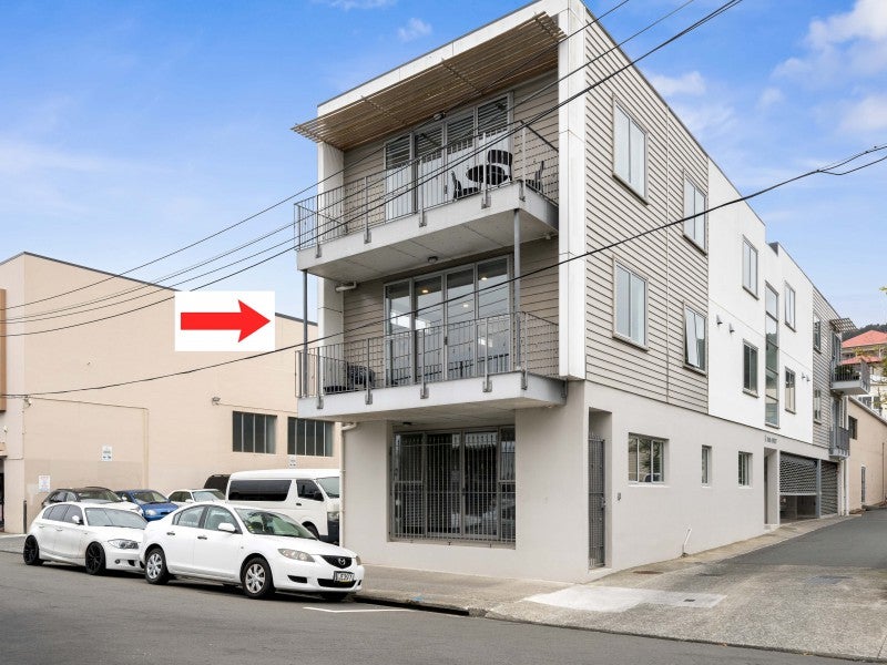 17B Hania Street, Mount Victoria, Wellington - Carousel 1