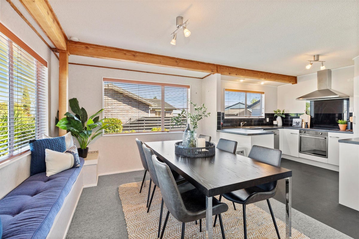 25 Thompson Street, Leamington, Cambridge - Carousel 2
