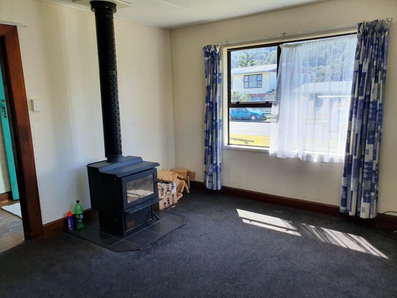 50 Oxford Street, Taylorville, Greymouth - Carousel 2