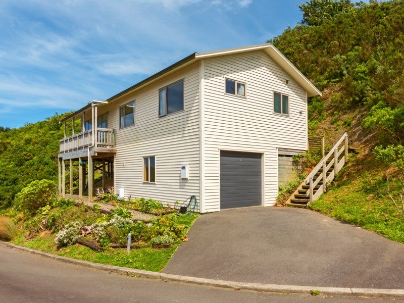 14 Chastudon Place, Tawa, Wellington - Carousel 17