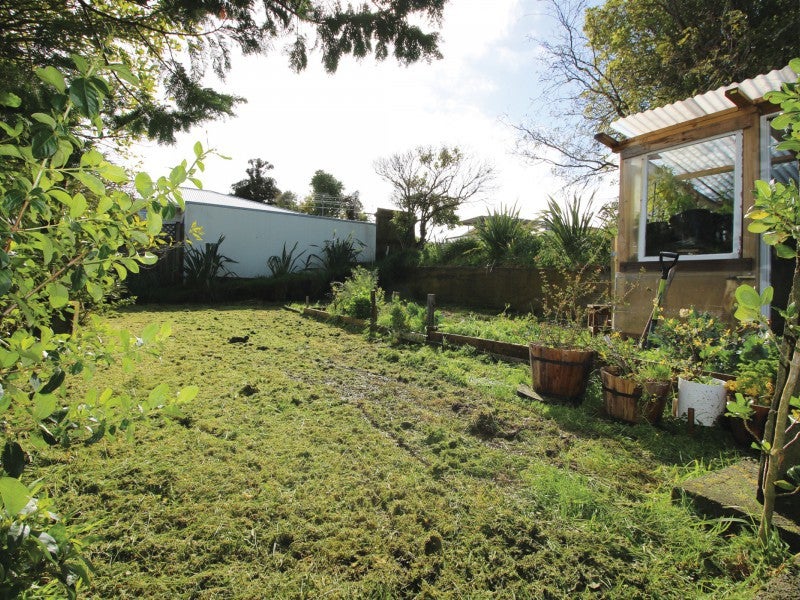 20 Tawa Terrace, Tawa, Wellington - Carousel 22