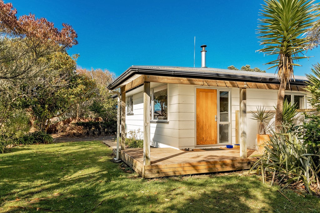 9 Martin Place, Carters Beach, Westport - Carousel 24
