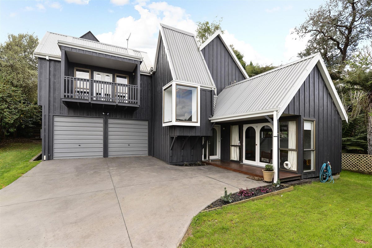 13 Beerescourt Road, Beerescourt, Hamilton - Carousel 1