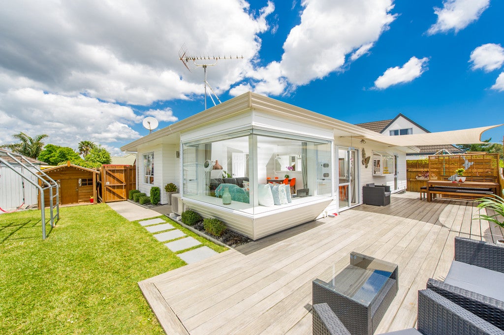 2/66 Frank Nobilo Drive, Golflands, Auckland - Carousel 1
