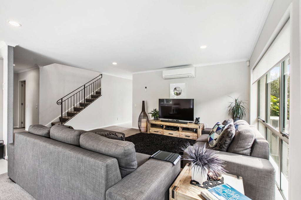 19 Pickaberry Avenue, Karaka, Papakura - Carousel 2