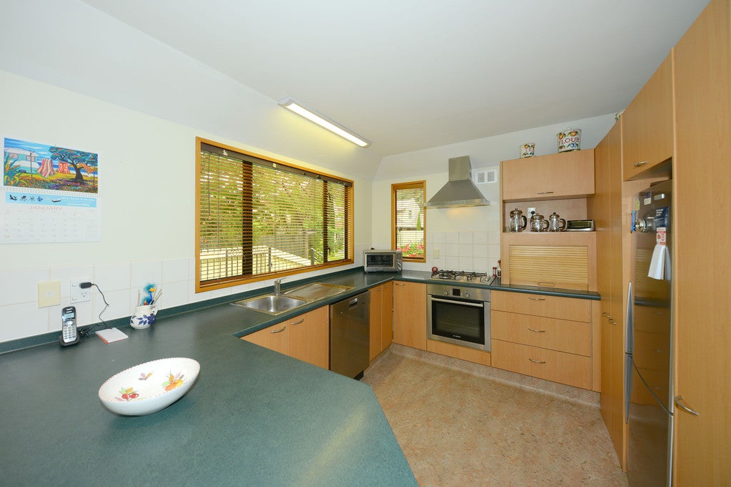 2/11 Basil Place, Mount Pleasant, Christchurch - Carousel 17