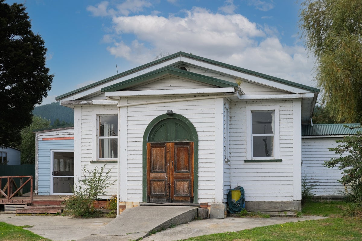 16 Greenwich Street, Waihola, Milton - Carousel 9
