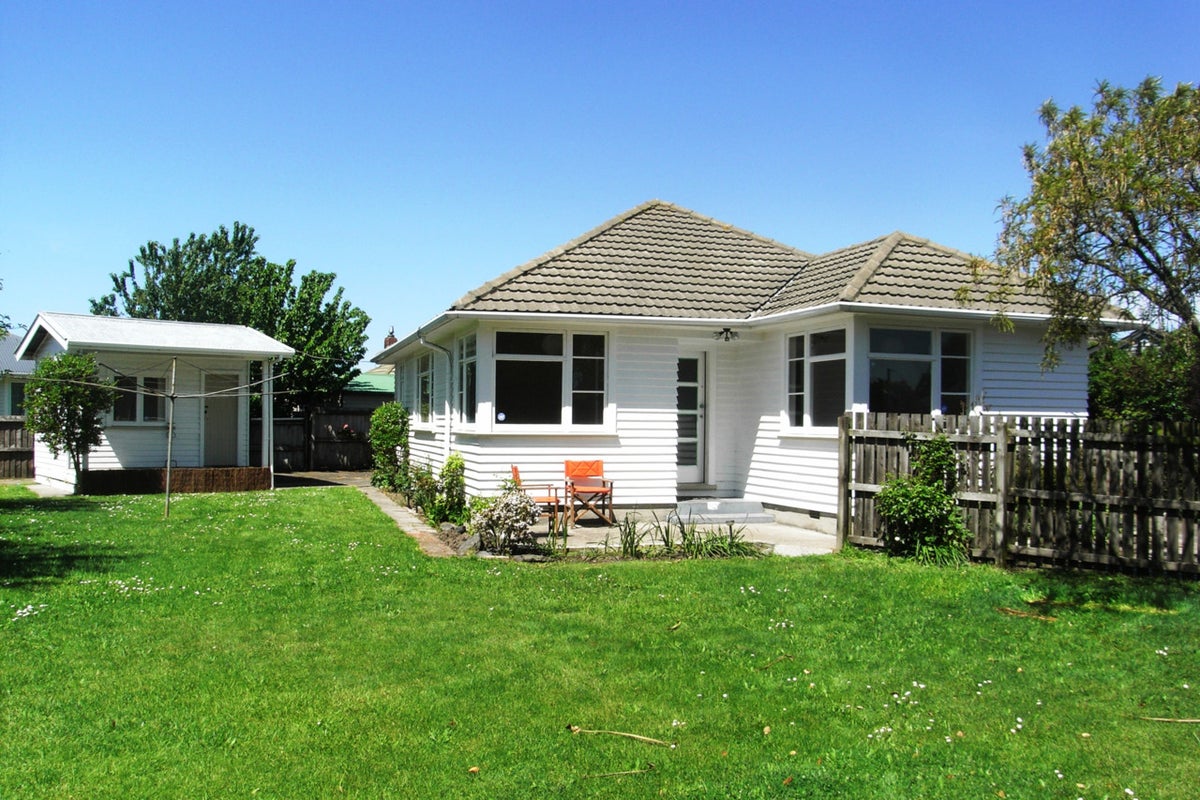 11 Odie Place, Wainoni, Christchurch - Carousel 1