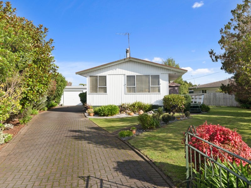 28 Fenruss Street, Fairy Springs, Rotorua - Carousel 1