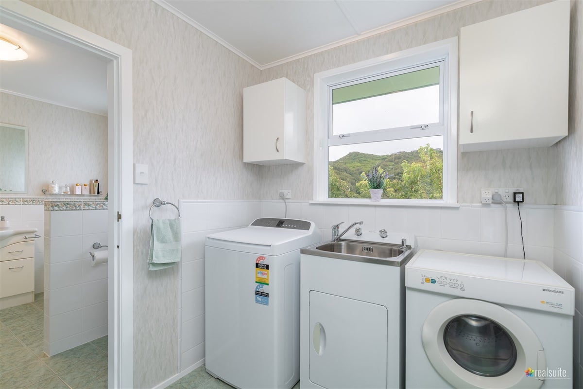 15 Maple Grove, Maungaraki, Lower Hutt - Carousel 21