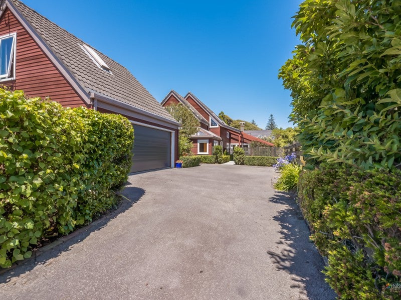 20B Marina Grove, Hutt Central, Lower Hutt - Carousel 20
