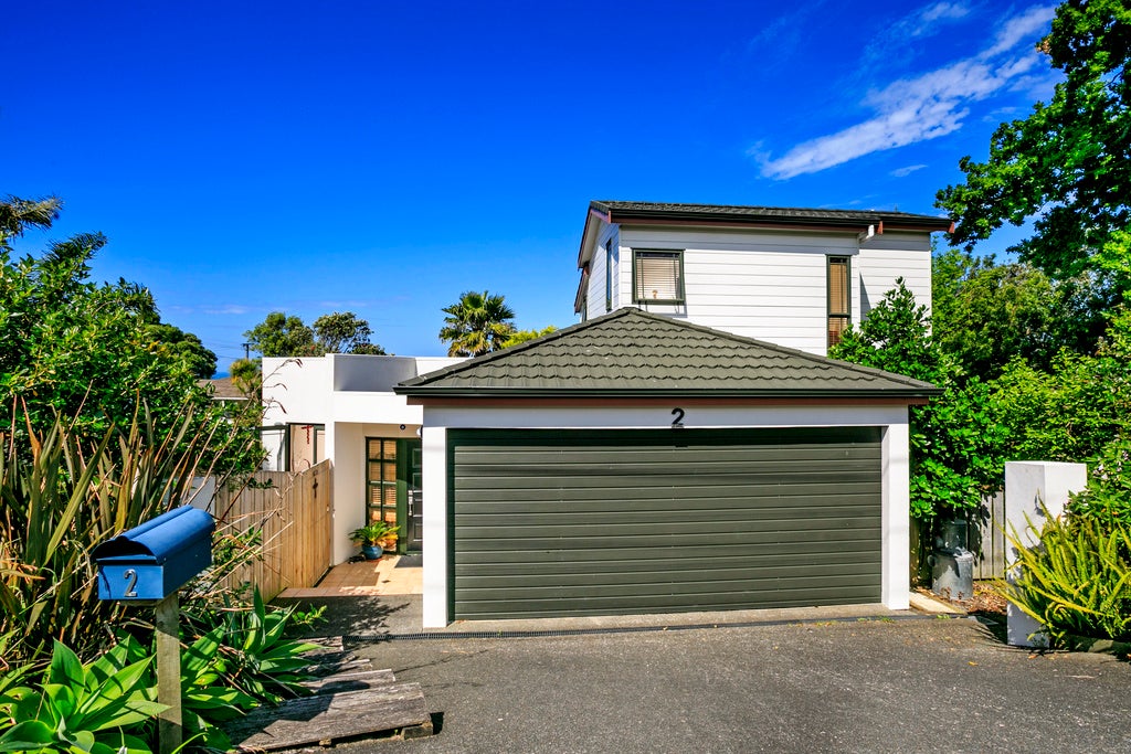 2 Hauraki Crescent, Pinehill, North Shore City - Carousel 1