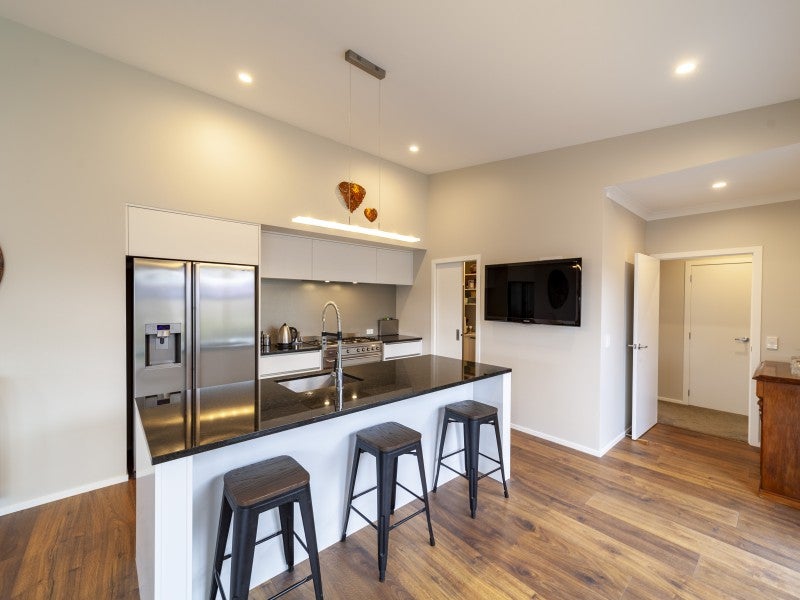 6 Benmore Place, Poraiti, Napier - Carousel 2