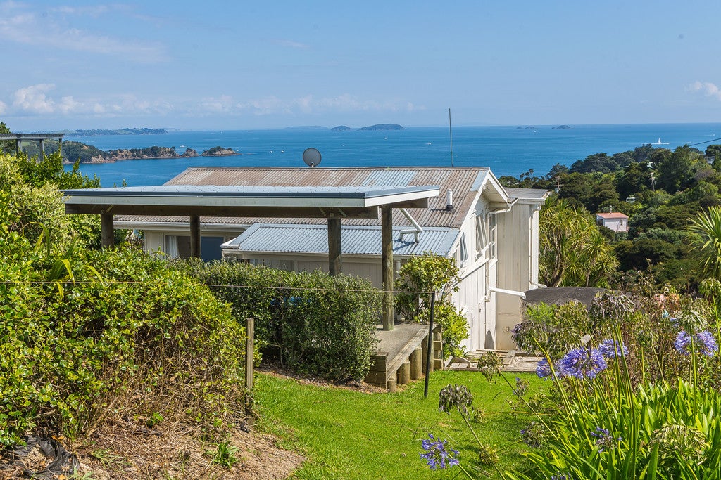 8 Hauraki Road, Oneroa, Waiheke Island - Carousel 2