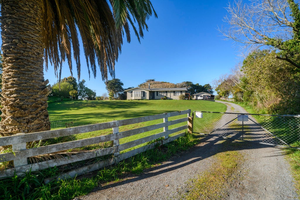 1516 State Highway 1, Glen Oroua, Foxton - Carousel 1