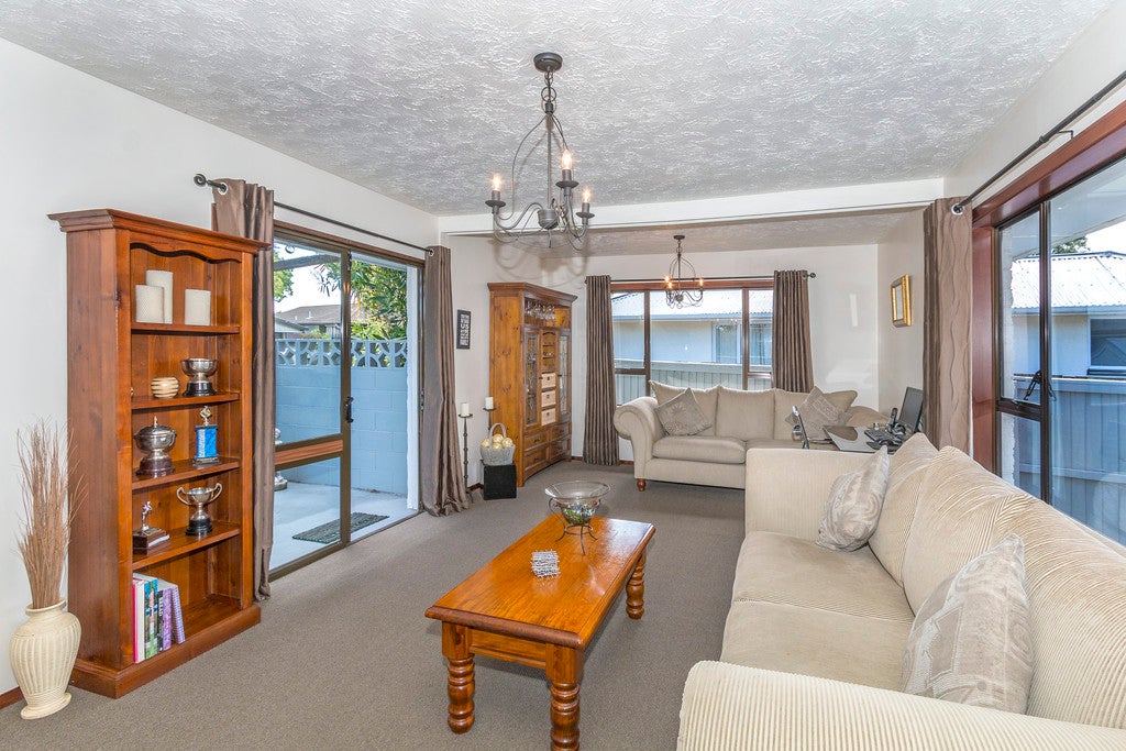 2/5A Pinehurst Crescent, Russley, Christchurch - Carousel 1