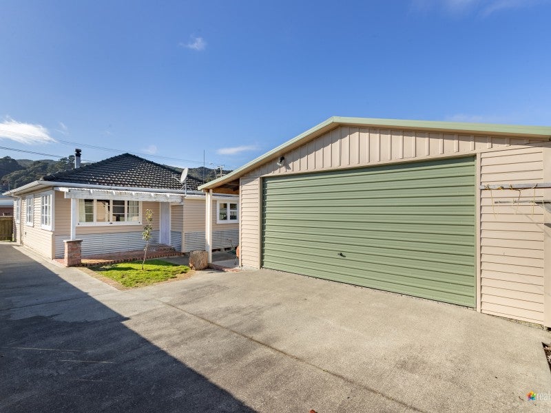 80 Main Road, Wainuiomata, Lower Hutt - Carousel 1