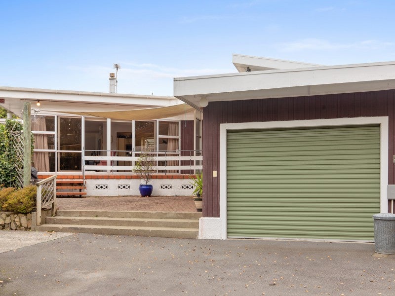8 Whites Line West, Woburn, Lower Hutt - Carousel 2