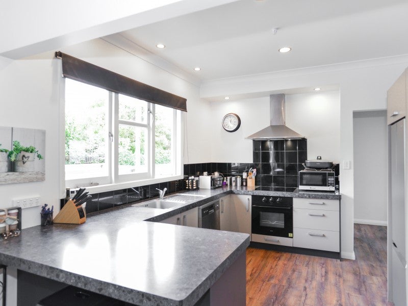 405 Collinge Road, Mayfair, Hastings - Carousel 2