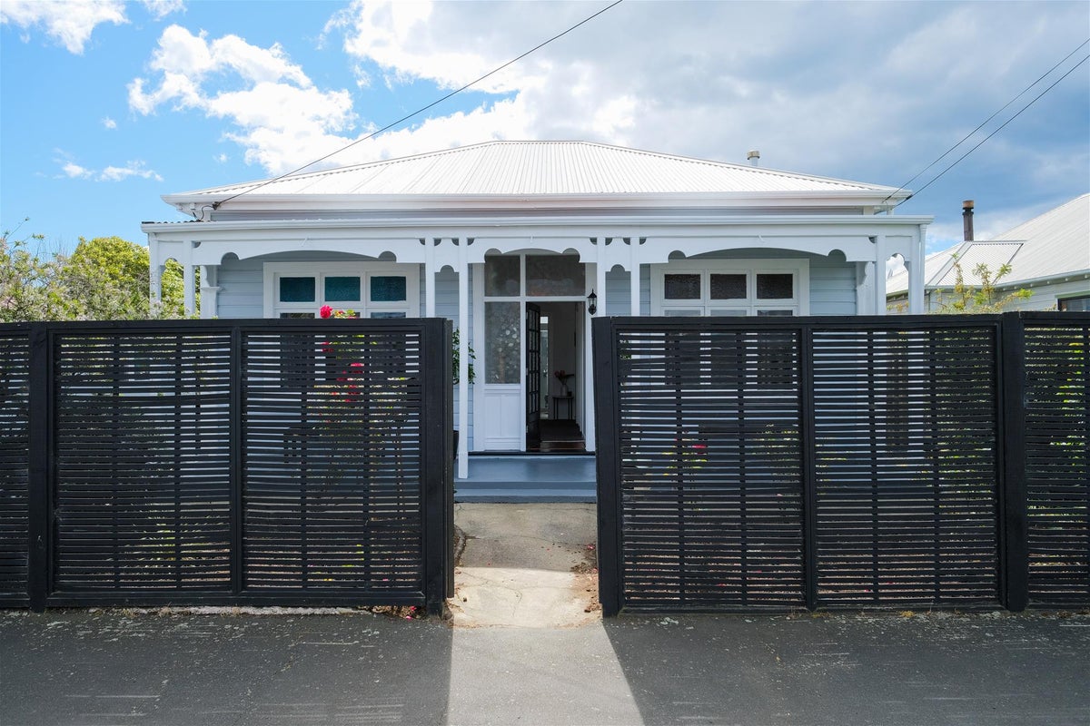 35 Moreau Street, Saint Kilda, Dunedin - Carousel 1
