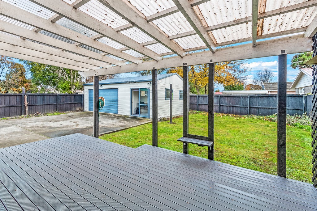 20 Malabar Crescent, Broomfield, Christchurch - Carousel 2