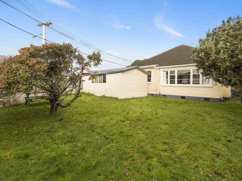 15 Pirie Crescent, Moera, Lower Hutt - Carousel 1