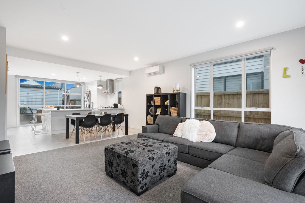 8 Hakaro Way, Takanini, Auckland - Carousel 1