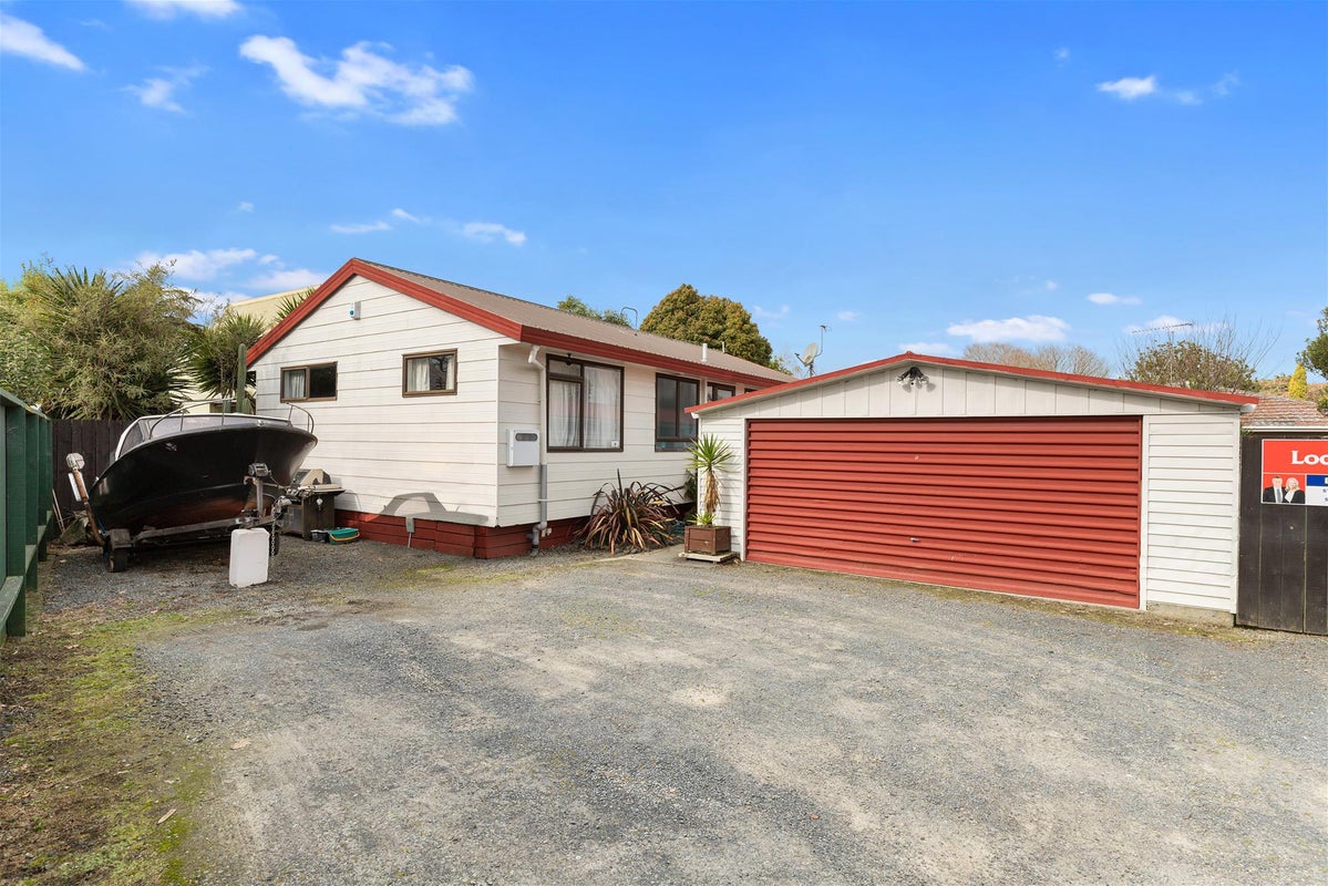 121 Forest Lake Road, Forest Lake, Hamilton - Carousel 1