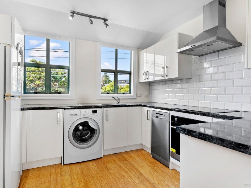 2/168 Tinakori Road, Thorndon, Wellington - Carousel 1