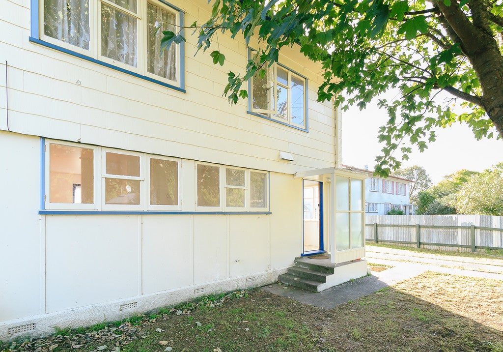 2/25 Eldon Grove, Taita, Lower Hutt - Carousel 1