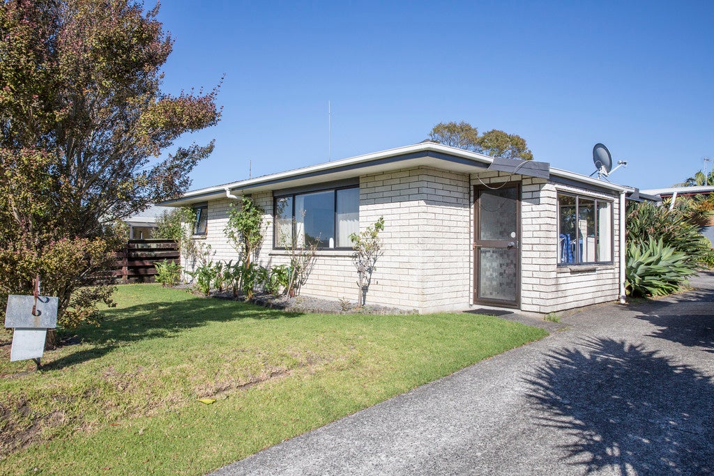 15 Hilltop Road, Parkvale, Tauranga - Carousel 1