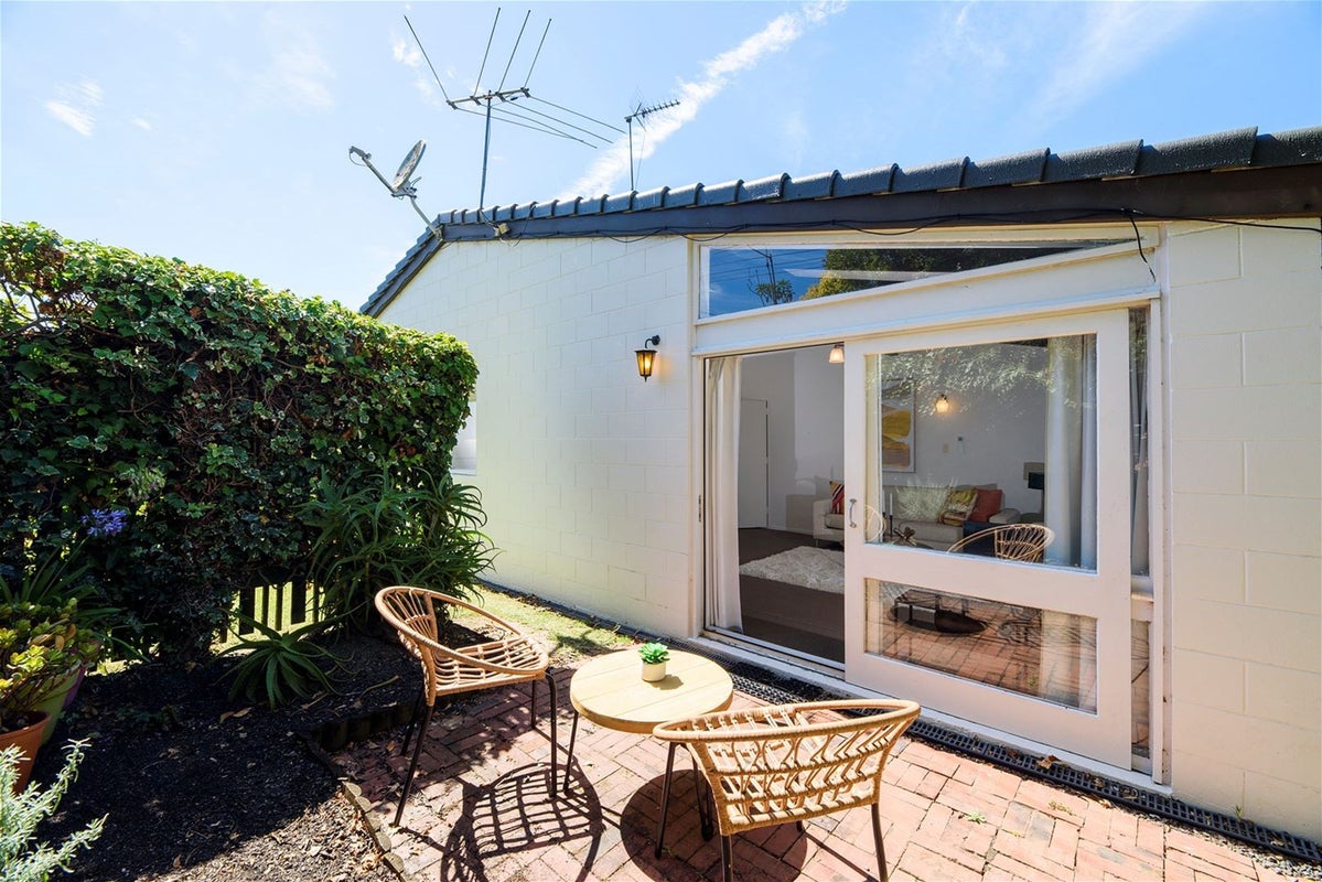 4/28 Wolsley Avenue, Milford, Auckland - Carousel 1