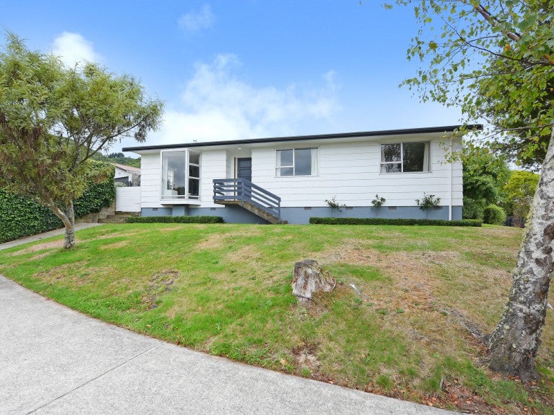 166 California Drive, Totara Park, Upper Hutt - Carousel 1