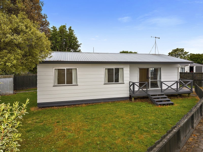20A Kentucky Crescent, Nawton, Hamilton - Carousel 1