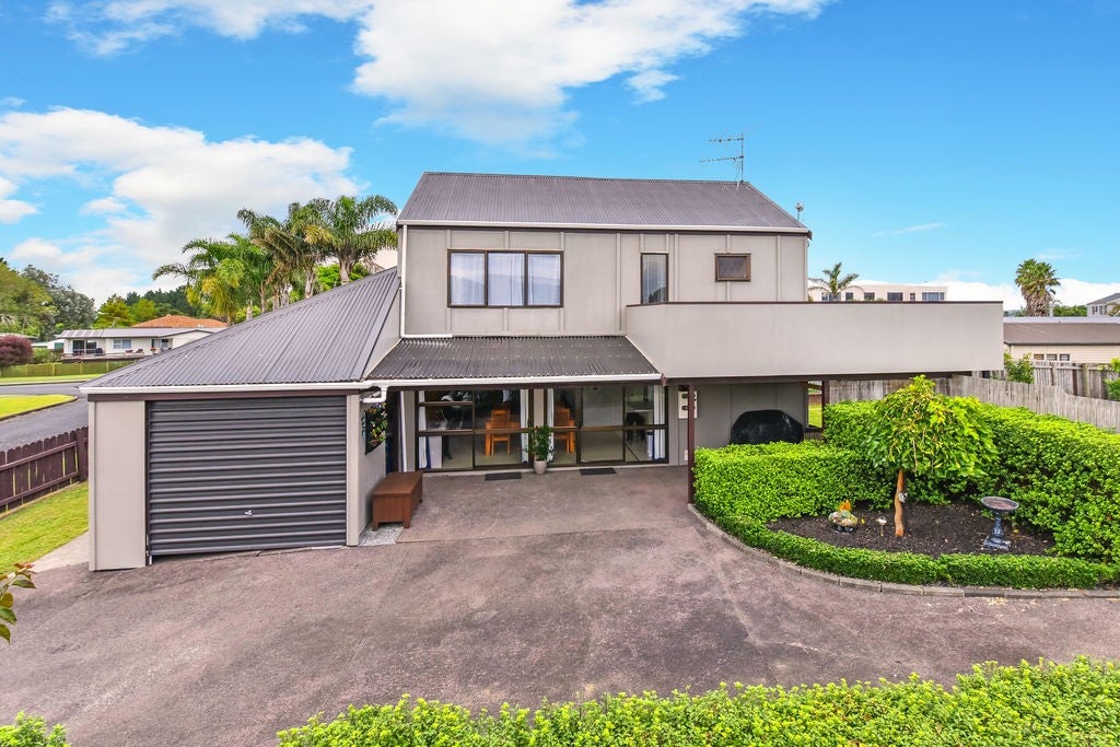 2 MILLEN PLace, Clarks Beach, Clarks Beach - Carousel 1